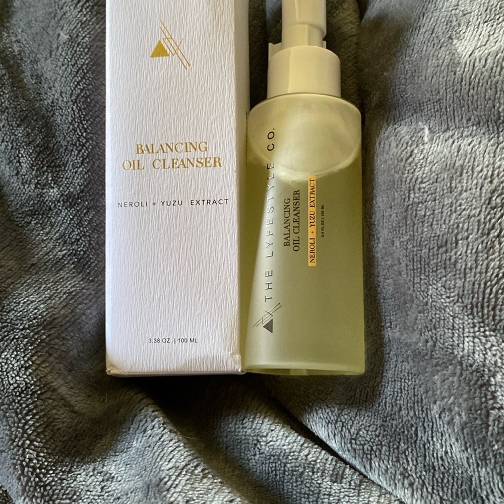 The Lyfestyle Co. Balancing Oil Cleanser NIB